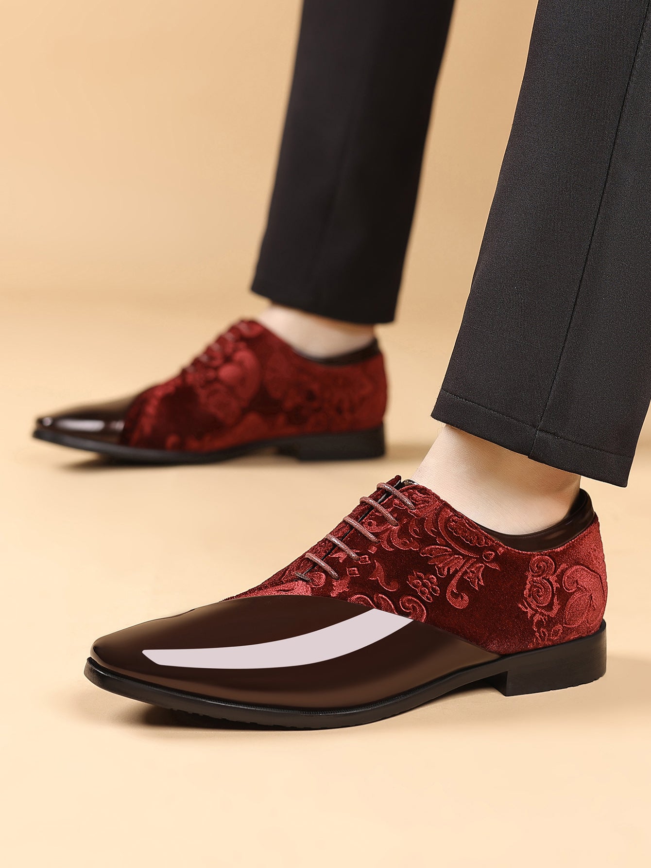 Shiny Business Pointed-toe Leather Shoes