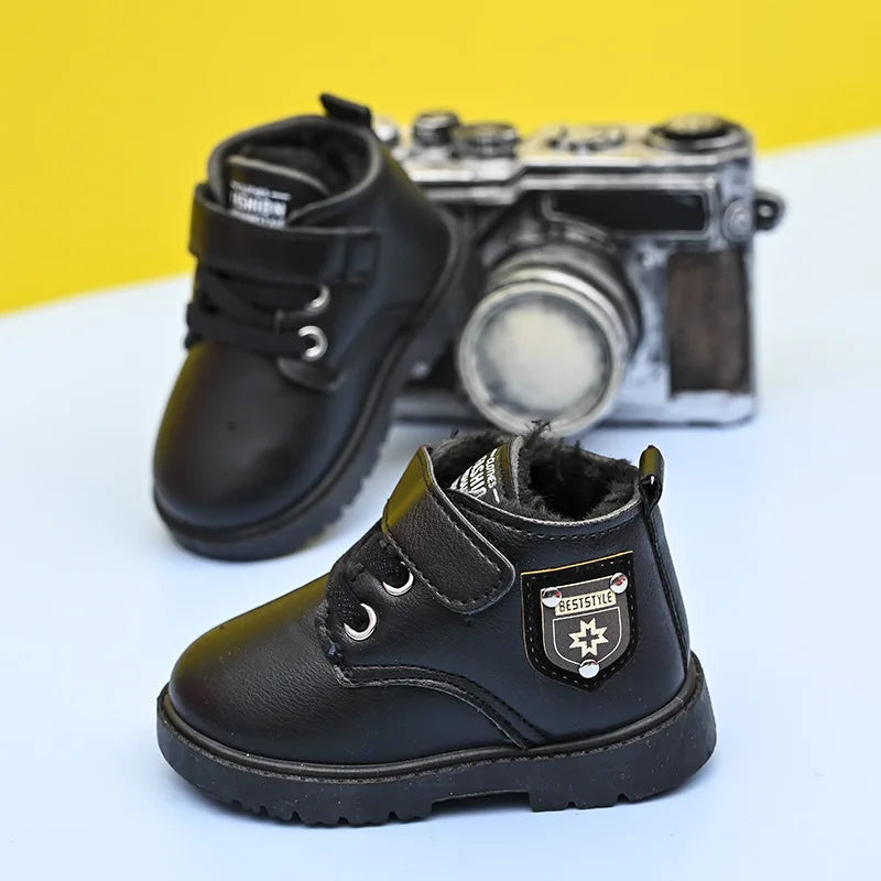 أحذية ثلجية سميكة ودافئة من القطيفة للأولاد والبنات جديدة للشتاء لعام 2023 أحذية قطنية مقاومة للماء للأطفال XZ208