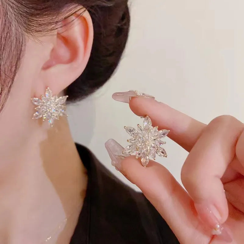 Exaggerated Luxury Crystal Flower Stud Earrings Women's Temperament Elegant Fashion Design Wedding Party Jewelry Valentine Gifts