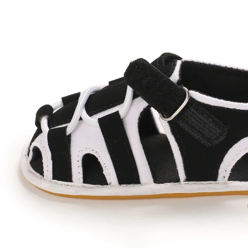 صنادل صيفية للأطفال للأولاد، مزودة بحماية ناعمة للقدم، ونعل مطاطي مضاد للانزلاق، وأحذية مشي كاجوال