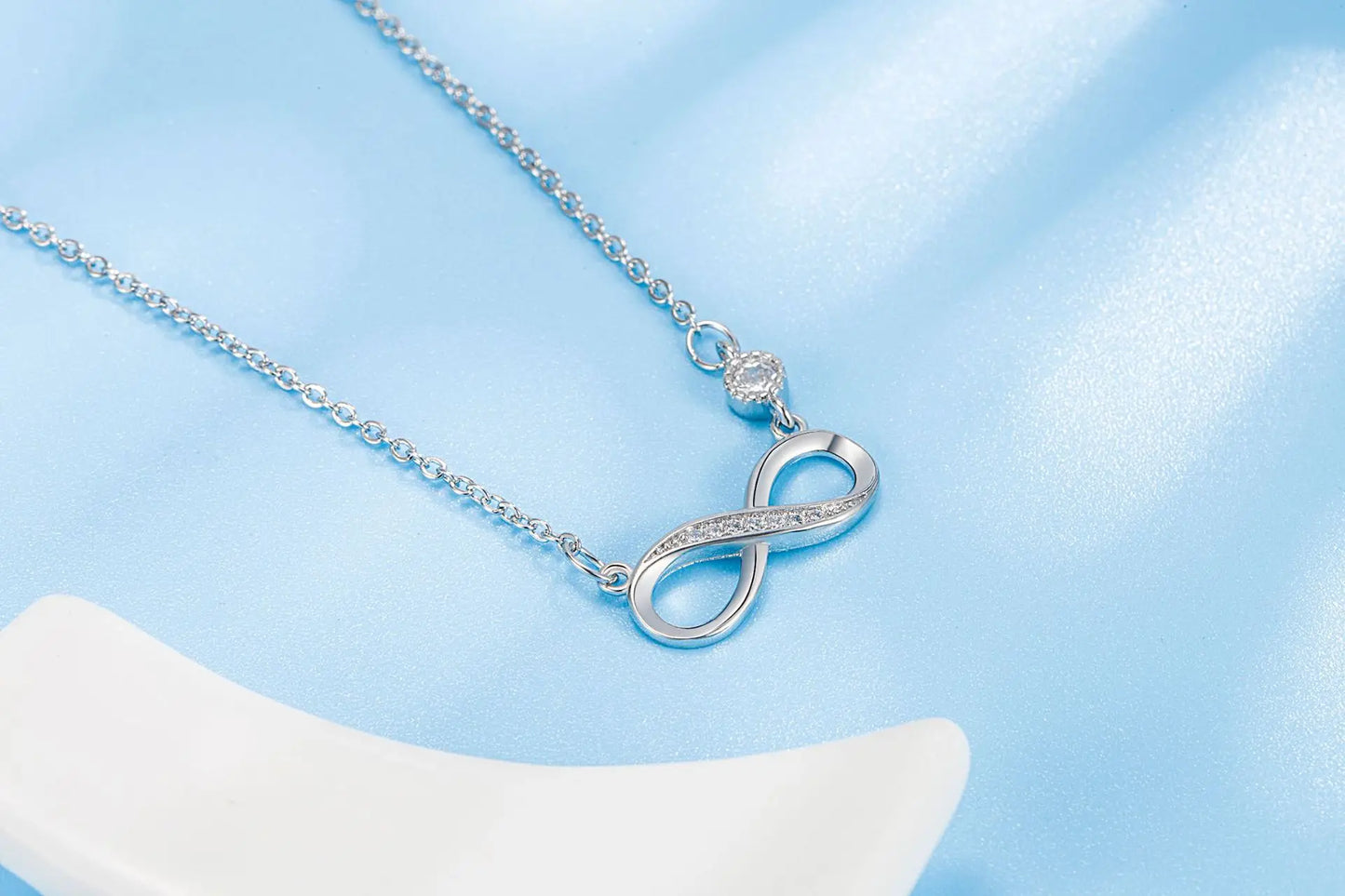 Fashion Female Necklace 925 Sterling Silver Infinite Love 8-word Pendant Necklace for Women Micro Single Zircon Clavicle Chain