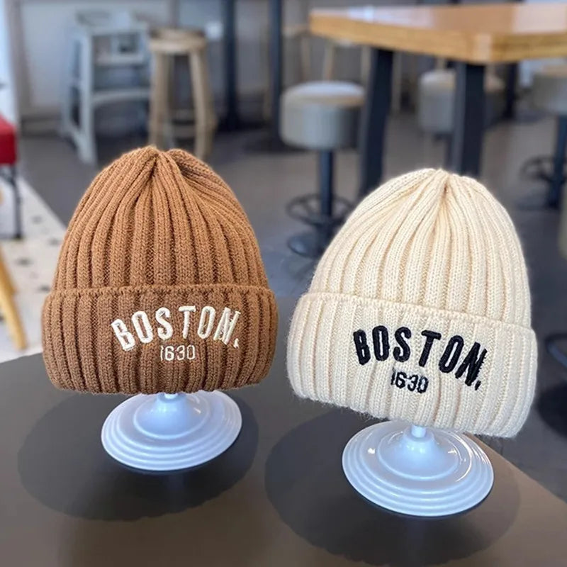 قبعة أطفال شتوية دافئة جديدة عليها حروف كورية للأطفال الأولاد والبنات، قبعة ناعمة لحماية الأذن للأطفال الرضع والأطفال الصغار، قبعة محبوكة للأطفال